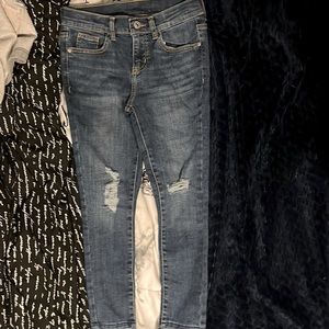 Blue ripped jeans with button&zipper